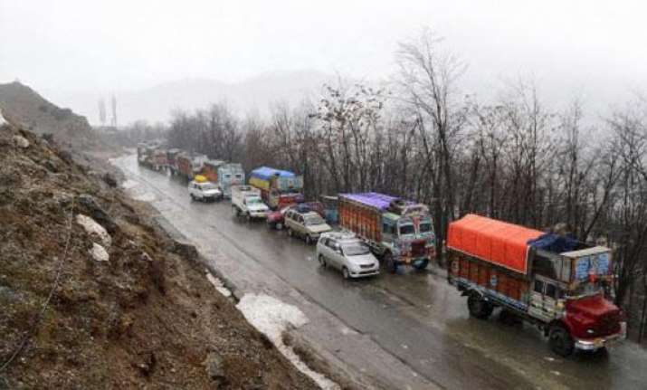 jammu srinagar highway closed due to landslides