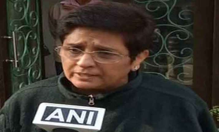 jan lokpal bedi attacks kejriwal on threat to resign