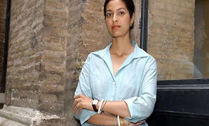 jhumpa lahiri s lowland shortlisted for top uk prize