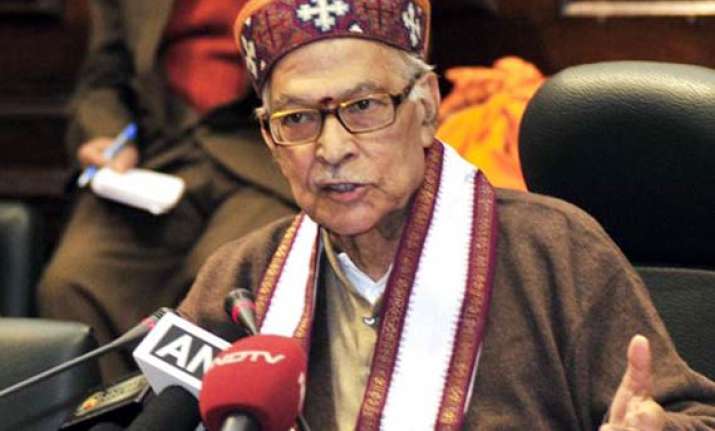 joshi submits 2g report wants it to be tabled in parliament