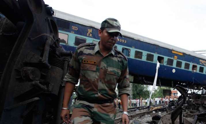 kalka mail mishap army joins rescue operations