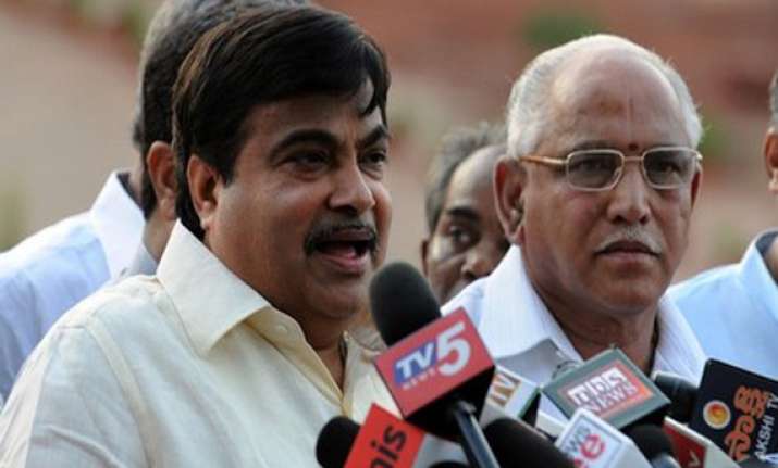 karnataka bjp crisis gadkari meets yeddyurappa gowda
