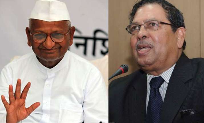 karnataka lokayukta differs on some clauses of jan lokpal