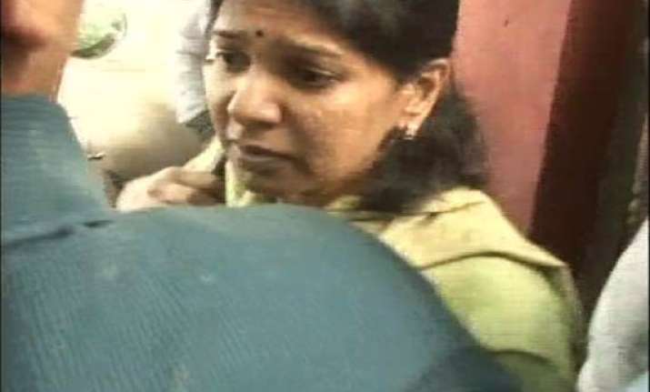 karunanidhi s daughter kanimozhi goes to tihar jail