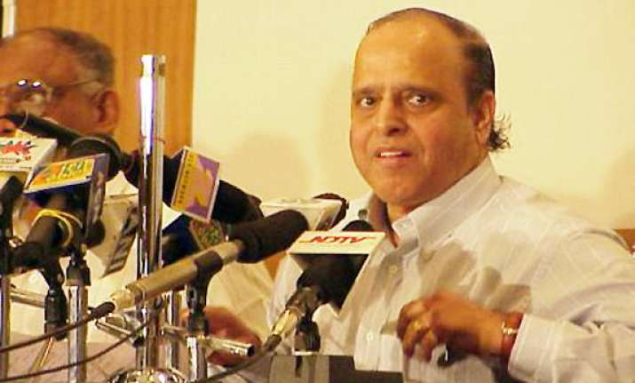 kasturirangan appeals to all to end isro row