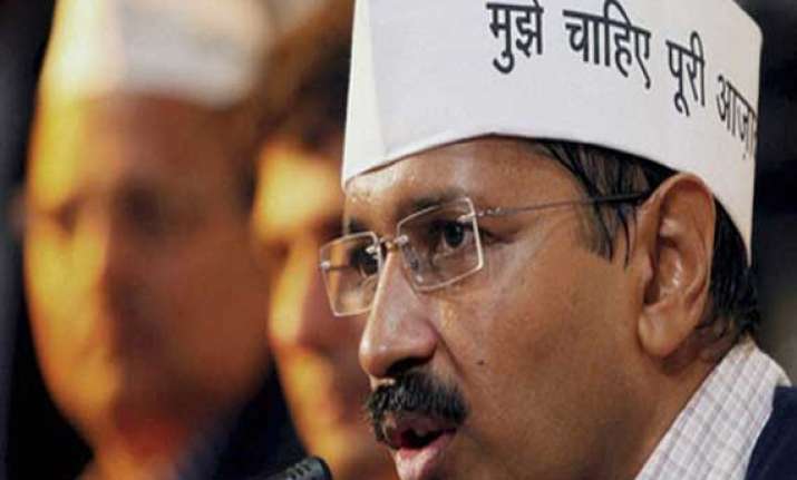 kejriwal writes to lg wants early polls in delhi