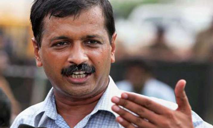 kejriwal attacks akhilesh for taking tainted ministers