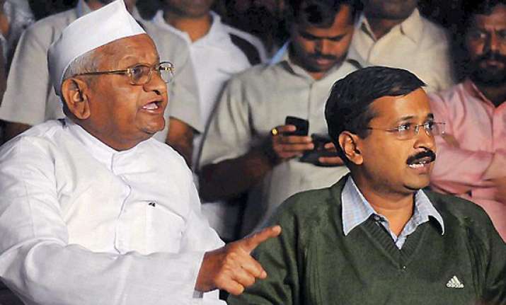 kejriwal denies hazare s connections with rss leader