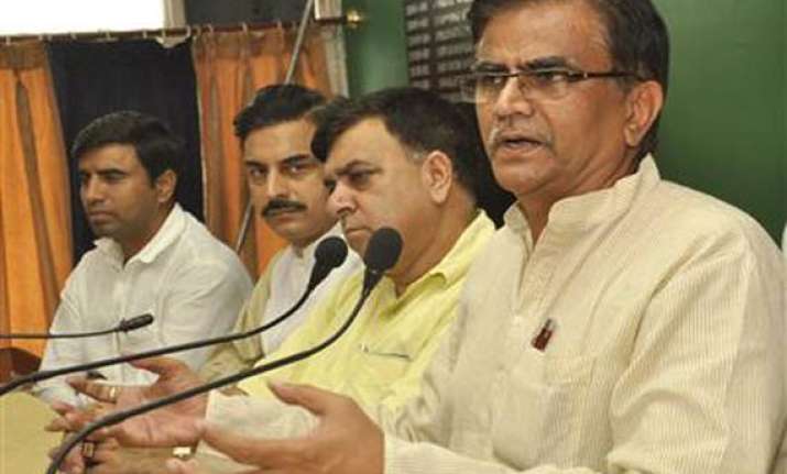 khaps support dhankar s bihari wives remarks