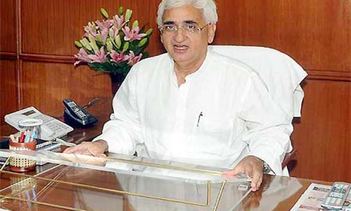 khurshid makes light of raja s arguments