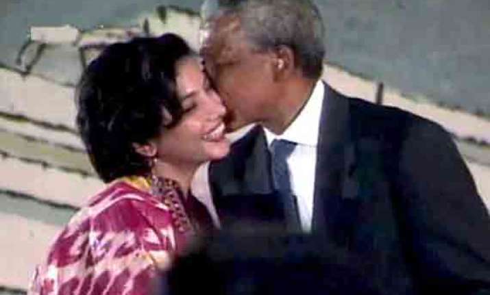 know what happened when nelson mandela kissed shabana azmi