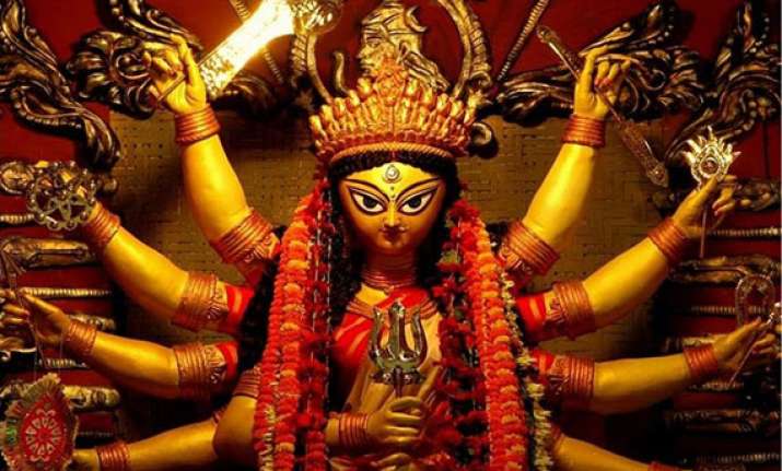kumartuli potters craft new age durga idols