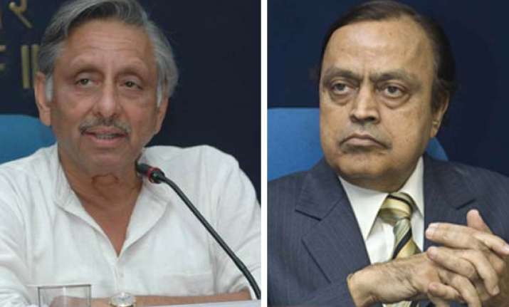 left raises wikileaks kerala mafia in pmo why aiyar was