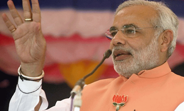 let indians stand united says modi