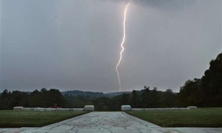 lightning strike claims 3 lives
