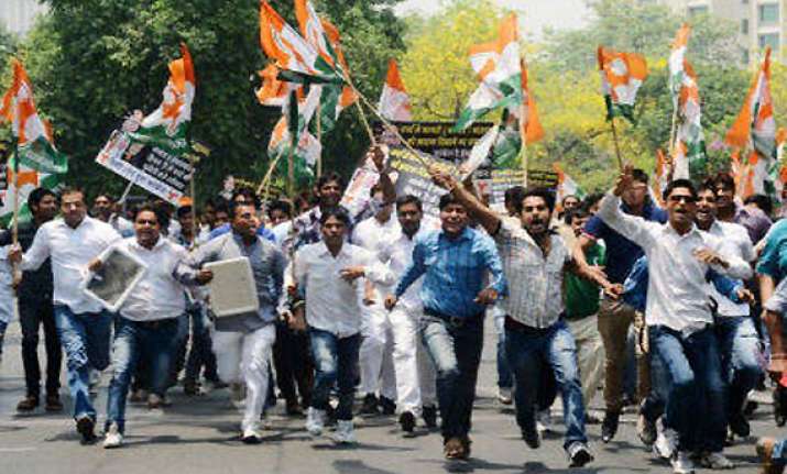 loc attack youth congress workers protest outside pak high