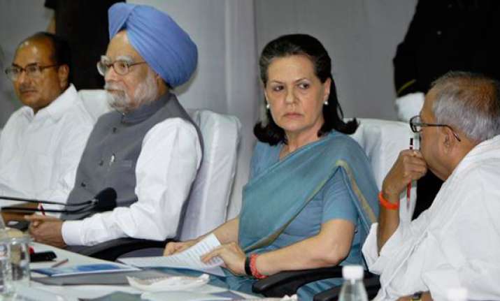 lokpal bill pm holds consultations with cong top brass