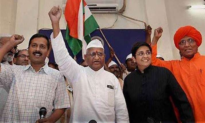 team hazare meets advani bardhan