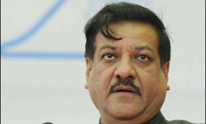 maha cm says no to cbi probe into journalist s murder