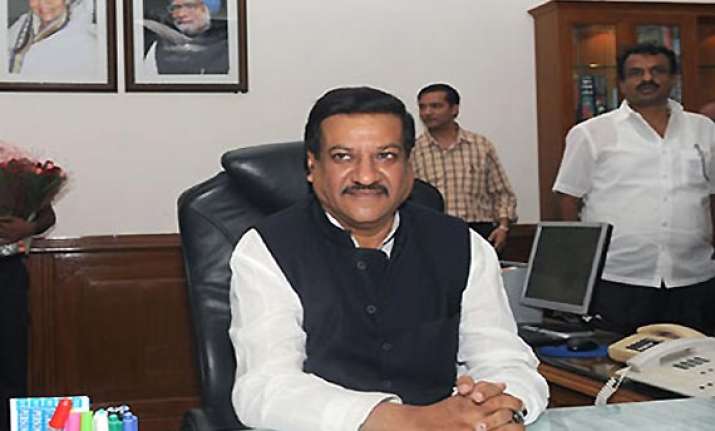 maharashtra cm to make bonfire of wildlife contraband