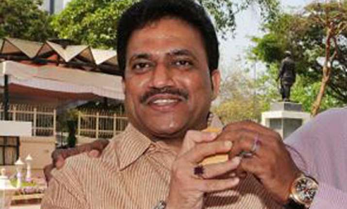 maharashtra minister shashikant shinde s brother held for