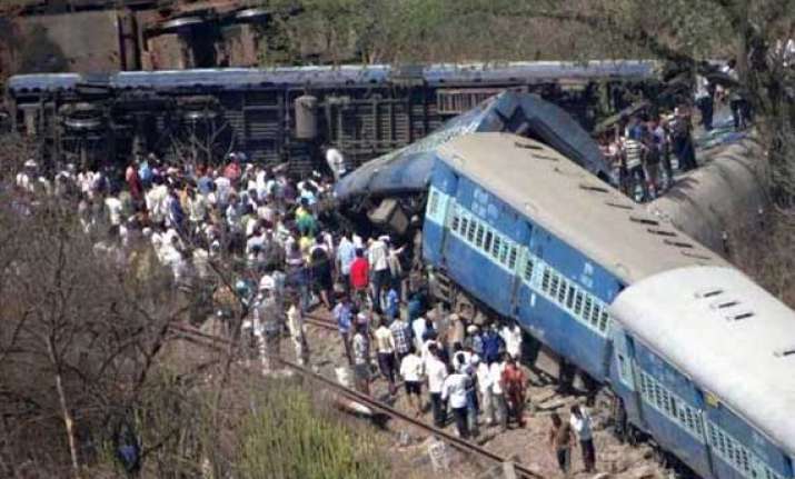 maharashtra train derailment toll climbs to 21
