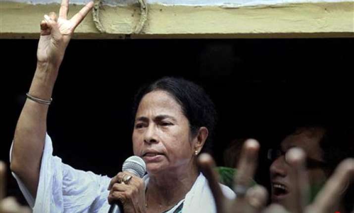 mamata invites congress suci to join govt