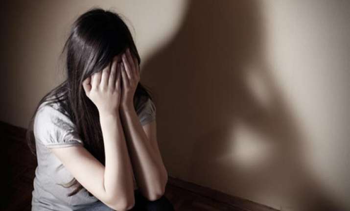man gets 10 yrs for raping child