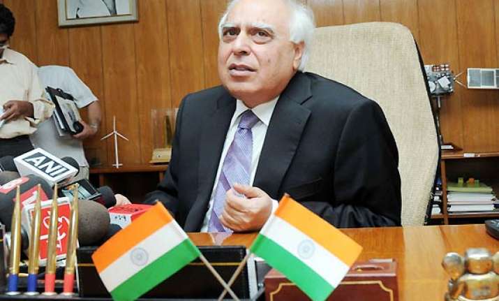 man sends rs 1 lakh cheque as bribe to kapil sibal
