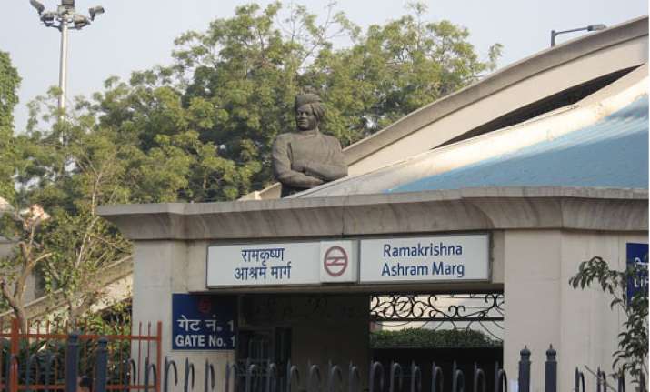 man jumps before delhi metro train has miraculous escape