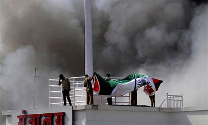 mantralaya bravehearts who lowered tricolour amid blaze