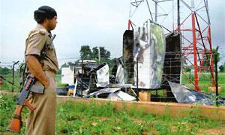 maoists blow up mobile towers ahead of modi rally in bihar