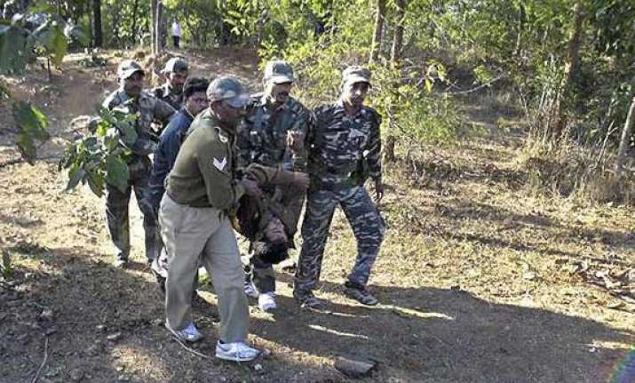 maoists kill 5 policemen in dantewada