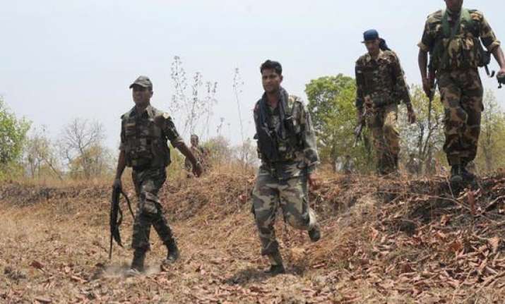 maoists set fire to road construction machines in