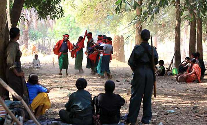 maoists set free 3 abducted persons