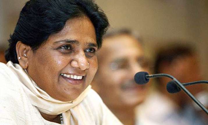 mayawati demands dalit member in lokpal drafting panel