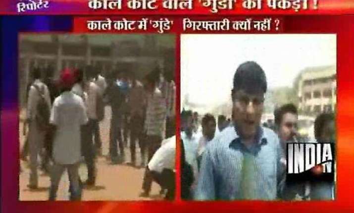 four lawyers held for attack on journos media rejects probe
