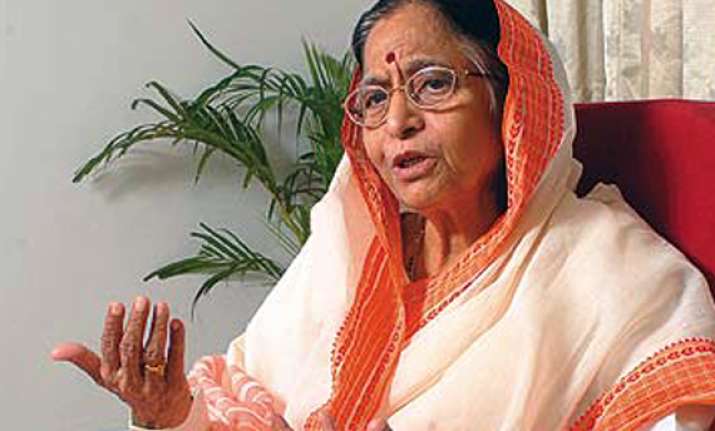 media should behave with responsibility says president