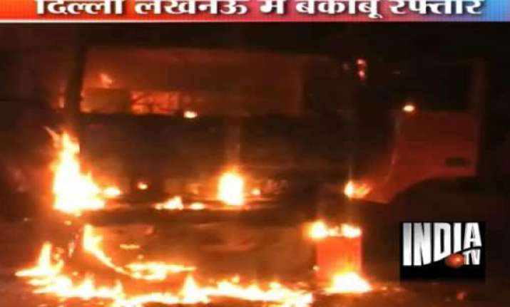 mob sets fire to truck after it kills three in lucknow