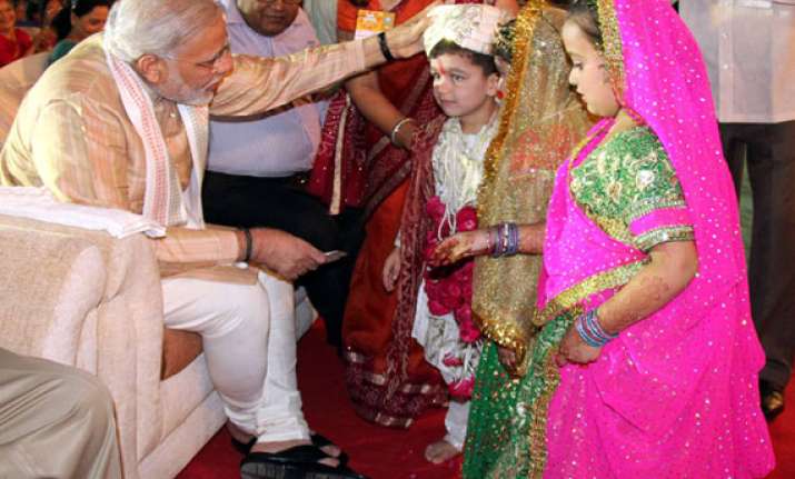 modi inaugurates garba festival in gujarat
