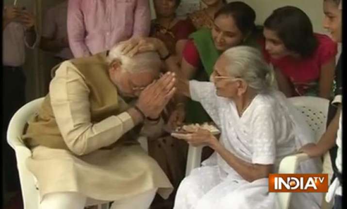 modi takes mother s blessings before taking up pm s post