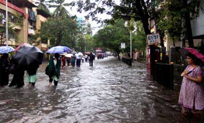 heavy rains paralyse life in mumbai road rail traffic hit