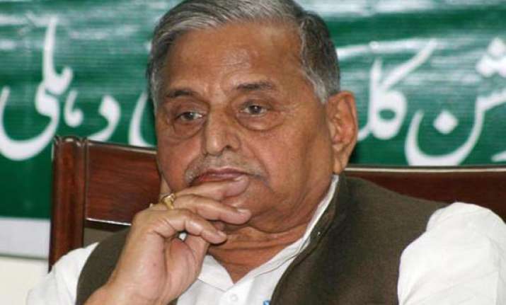 mulayam attends iftar in bangalore