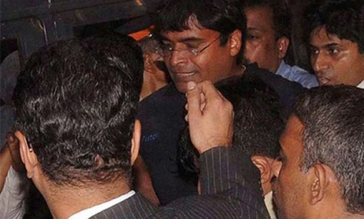 mumbai police conducts searches at gurunath s residence