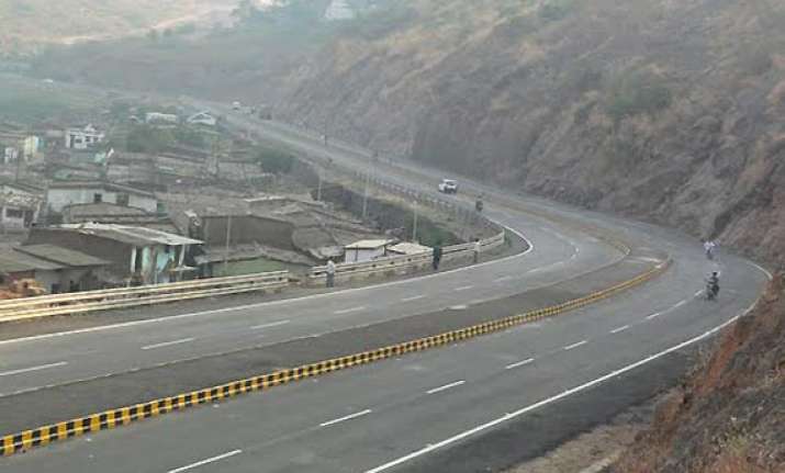 mumbra bypass develops crater due to heavy rains closed for