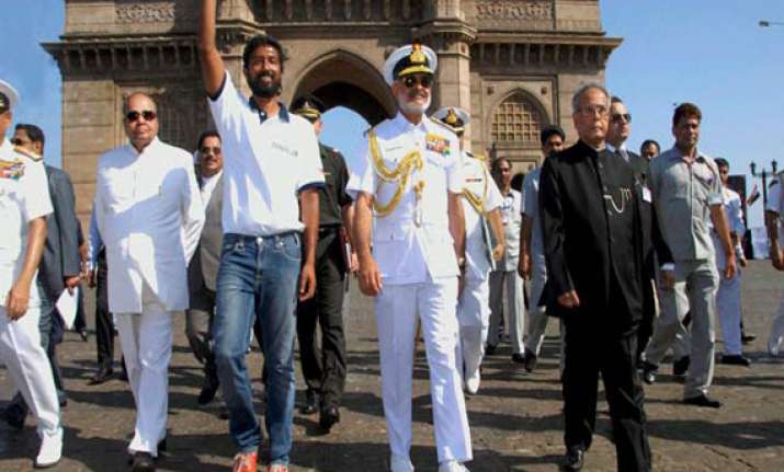 naval pilot abhilash tomy becomes first indian to sail