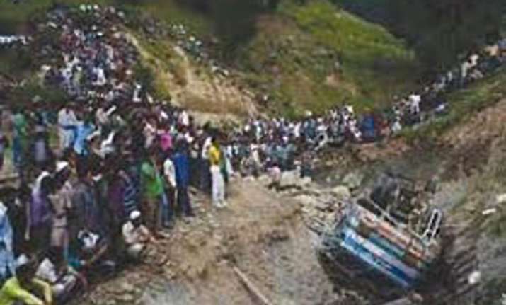 nine dead as taxi rolls down gorge in baramulla