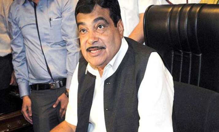 nitin gadkari to clear stalled road projects