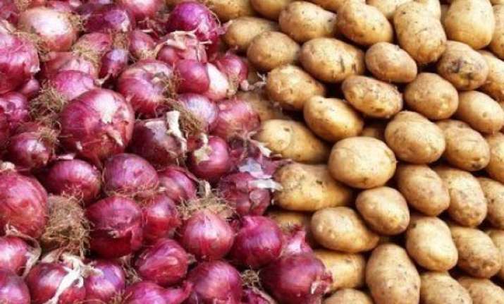 no shortage of onions potatoes tomatoes in delhi government