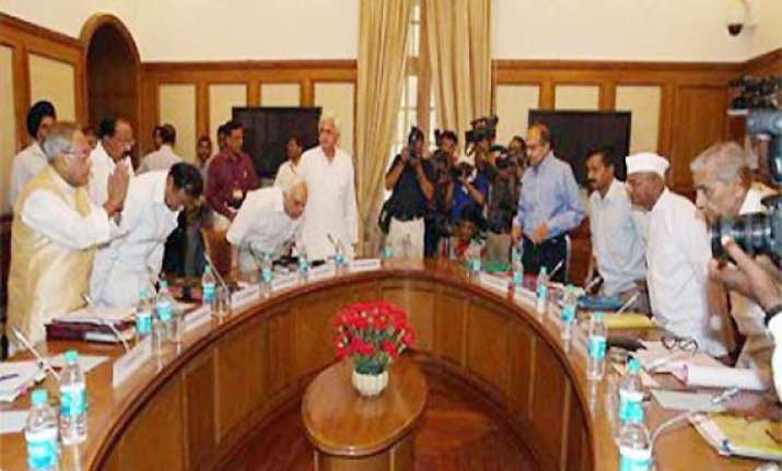 no consensus in lokpal parl panel on inclusion of pm